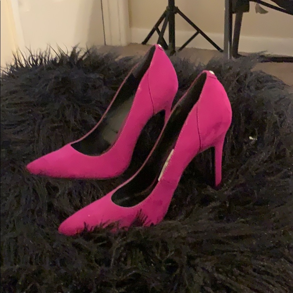 Pink guess pumps size 9